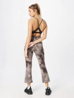 Adidas Sportswear Pantalons Dentraînement évasé Pantalon De Sport Femme Taupe / Greige -ADIDAS PERFORMANCE Soldes 0ccd01bd0aad56718ab70ab38891c970