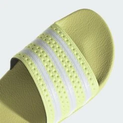 Adidas Originals Chaussures De Piscine Mule ADILETTE Femme Jaune 16 Adidas Originals Chaussures De Piscine Mule ADILETTE Femme Jaune -ADIDAS PERFORMANCE Soldes 58b17e65ae36f986669d536da1444832