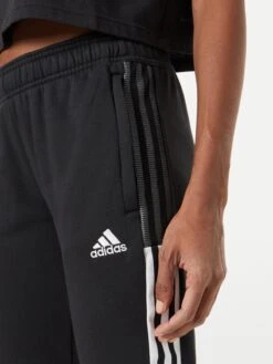 Adidas Sportswear Pantalons De Jogging Effilé Pantalon De Sport Tiro 21 Femme Noir -ADIDAS PERFORMANCE Soldes ba60a48953a0fb3c6356d85816ffedbe