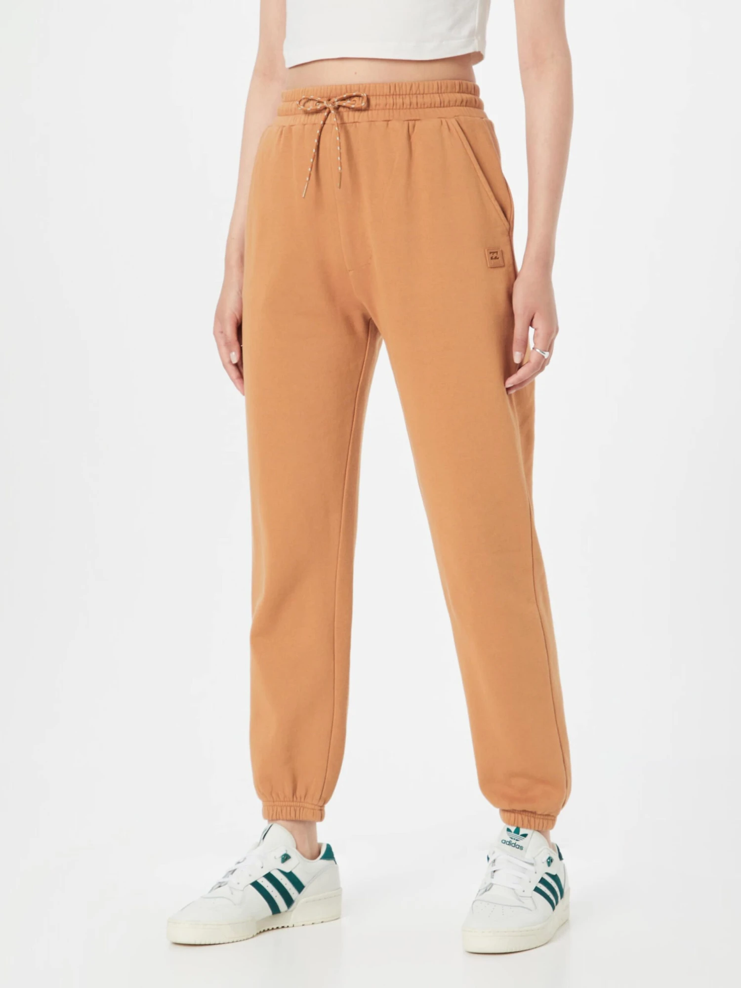 Billabong Pantalons De Jogging Regular Pantalon De Sport HALIFAX Femme Caramel 3 Billabong Pantalons De Jogging Regular Pantalon De Sport HALIFAX Femme Caramel – Image 3