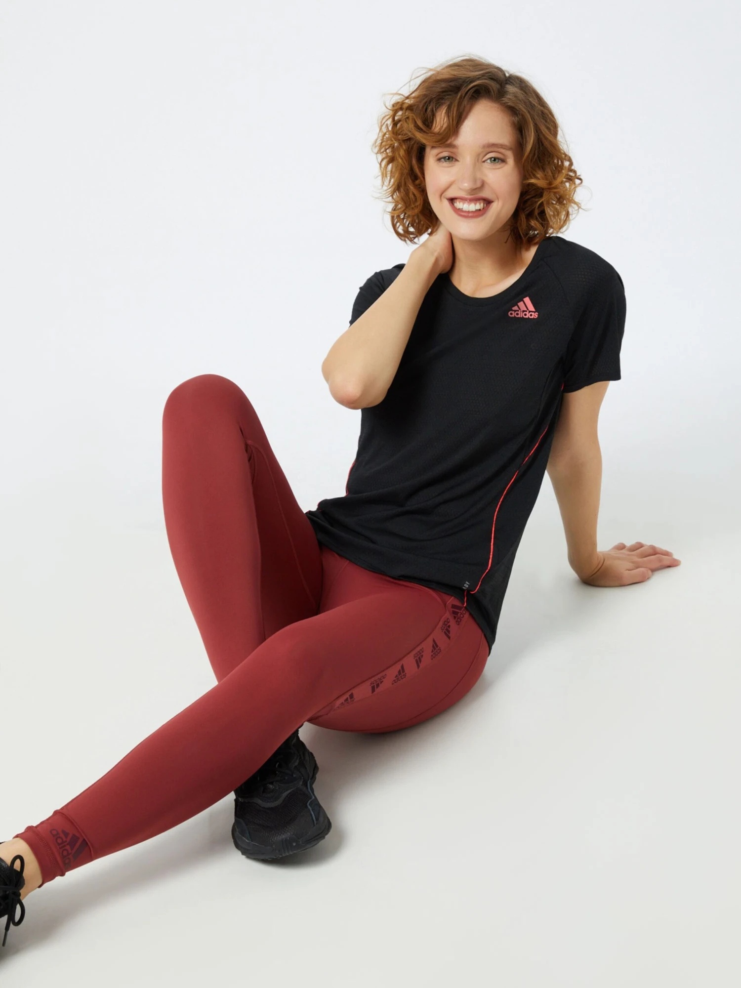 Adidas Sportswear Hauts Pratiques Fonctionnels T-shirt Fonctionnel Runner Femme Noir 4 Adidas Sportswear Hauts Pratiques Fonctionnels T-shirt Fonctionnel Runner Femme Noir – Image 4