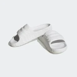 Adidas Originals Chaussures De Piscine Mule ADILETTE 22 Femme Blanc 12 Adidas Originals Chaussures De Piscine Mule ADILETTE 22 Femme Blanc -ADIDAS PERFORMANCE Soldes df58fb8c0c71eb2e2e69b252cede1d7f