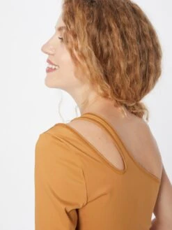 Puma T-Shirts T-shirt Fonctionnel Femme Cognac 6 Puma T-Shirts T-shirt Fonctionnel Femme Cognac -ADIDAS PERFORMANCE Soldes e3e9f9bad7e3207a6fb0d5a2b99fedbf