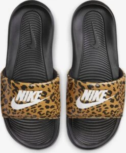 Nike Sportswear Chaussures De Piscine Mule VICTORI ONE SLIDE PRINT Femme Marron -ADIDAS PERFORMANCE Soldes f75f5086cad2b89af320330ba57ab3ad